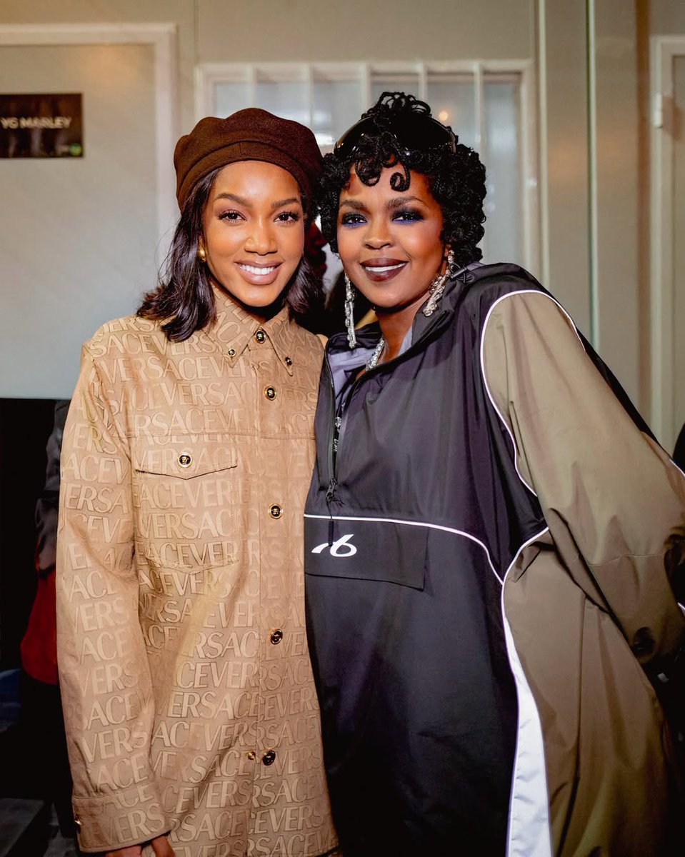 IzaReal's tweet photo. Toda vez que a música me permite realizar um sonho, eu lembro por que tudo começou. E lembro, acima de tudo, da Isabela.
Presenciar Lauryn Hill, sua família e toda a potência que existe nesse legado foi um presente! Inacreditável. ❤️ https://t.co/MjvV2Pf8Xj