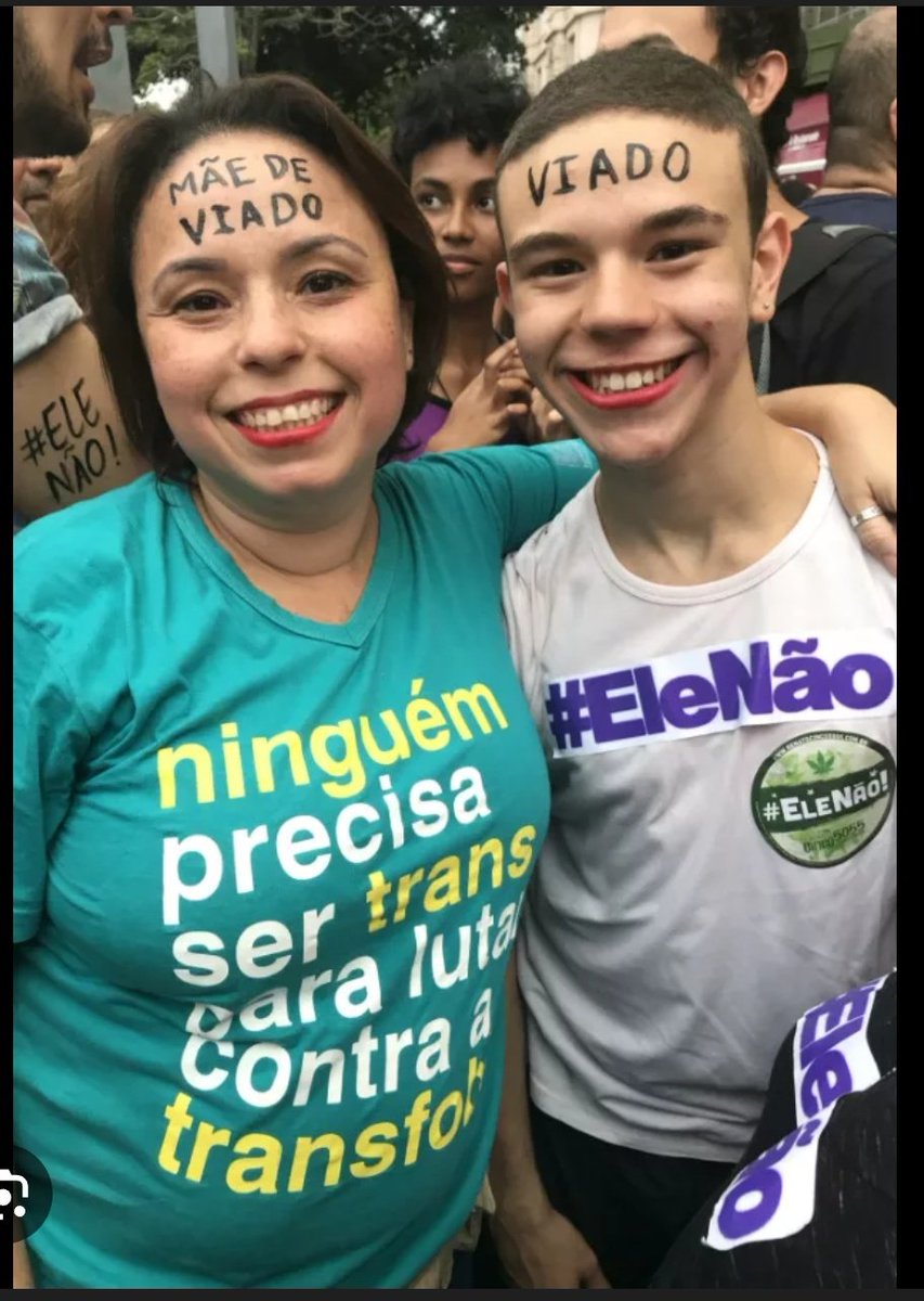 cacobapt's tweet photo. encontrar a "mãe de viado" em plena parada LGBTQIAPN+ foi o equivalente a conhecer o papai noel https://t.co/NvE56m1ZfC
