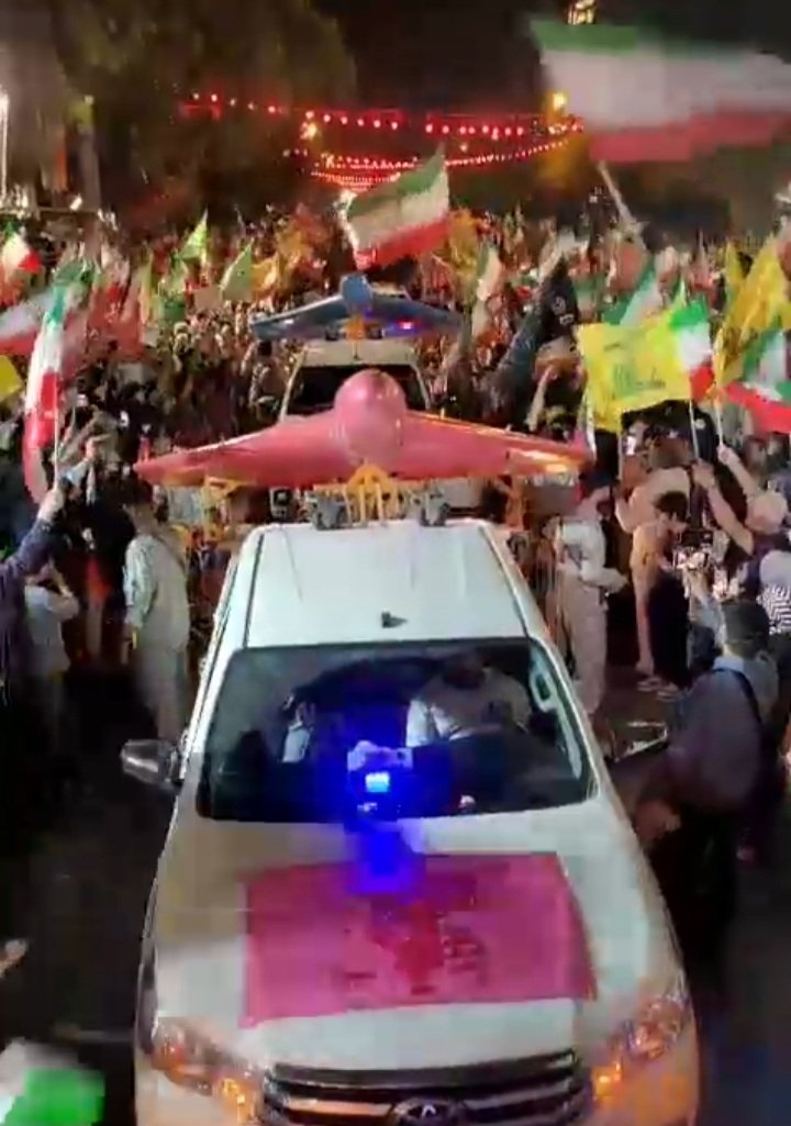 samavat056's tweet photo. این فقط یک حضور نیست...
این یک «بعثت» ملی است
#خیابان_ایران 
#IranianOnIt https://t.co/azrk5kMXyJ