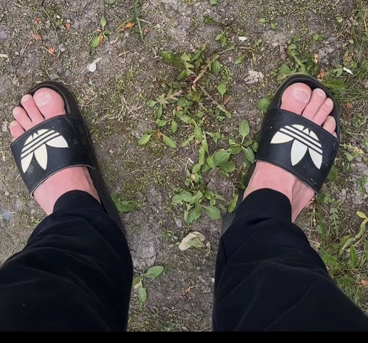 jessemarkuss's tweet photo. For my feet lovers 😛🦶🏼 https://t.co/QIFoHgGY0j