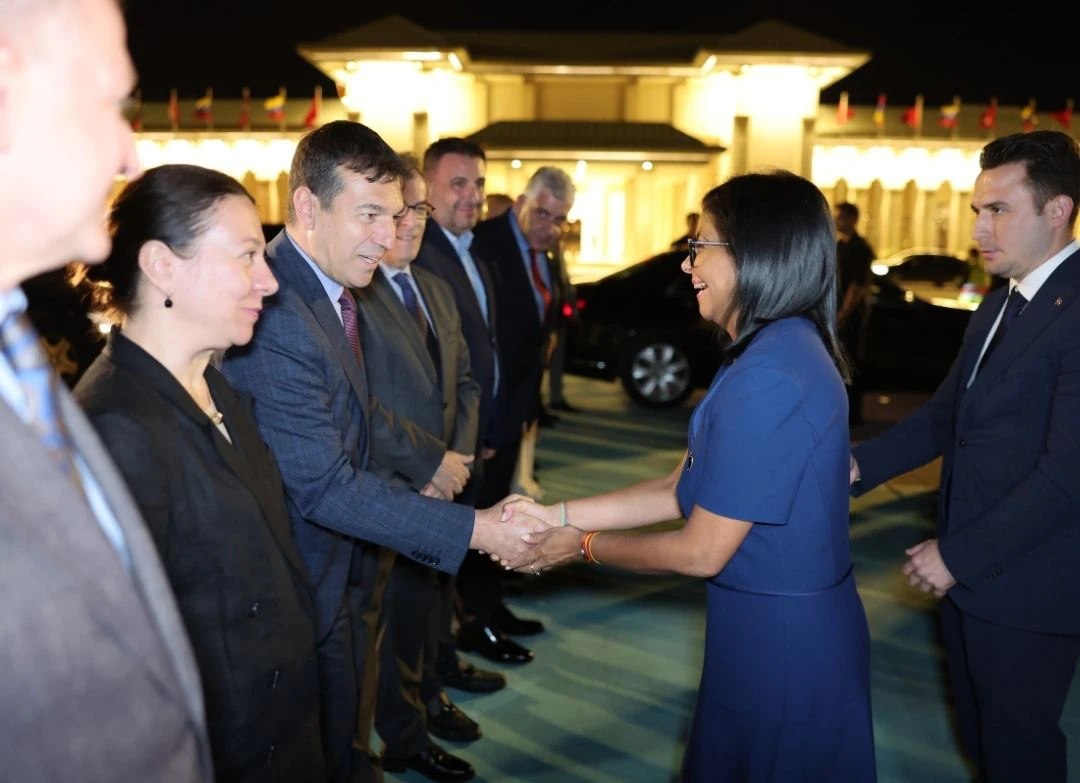 mippci_ven's tweet photo. #NotiMippCI 📰🗞| Presidenta (E) Delcy Rodríguez arriba a Türkiye para consolidar lazos diplomáticos y de cooperación estratégica

Lea más ⏩ https://t.co/mGexF5U9DK https://t.co/XwGoxtO3vX