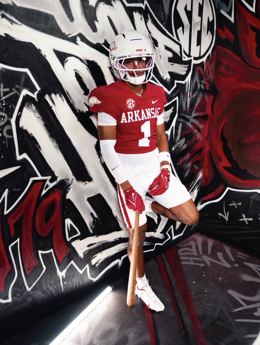 ArkRecuriting94's tweet photo. Hog DB Target Stanley Peters Jr. on his visit to Arkansas!!! https://t.co/kJUSFlXcdB