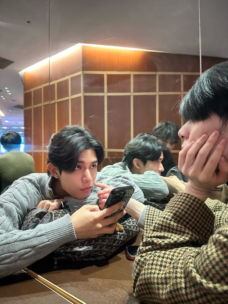 pipipointt's tweet photo. รูปนี้ควรได้รับรางวัลอะไรสักอย่าง มวลอะไรเนี่ย สายตาคืออะไรครับพี่เน็ต😳🤲🏻

 ˚𓈒ˑ͙ — #NETJJ #netsiraphop #jj_rcp ༝ ｡★˚༝꒱ https://t.co/7WRIabLzl7