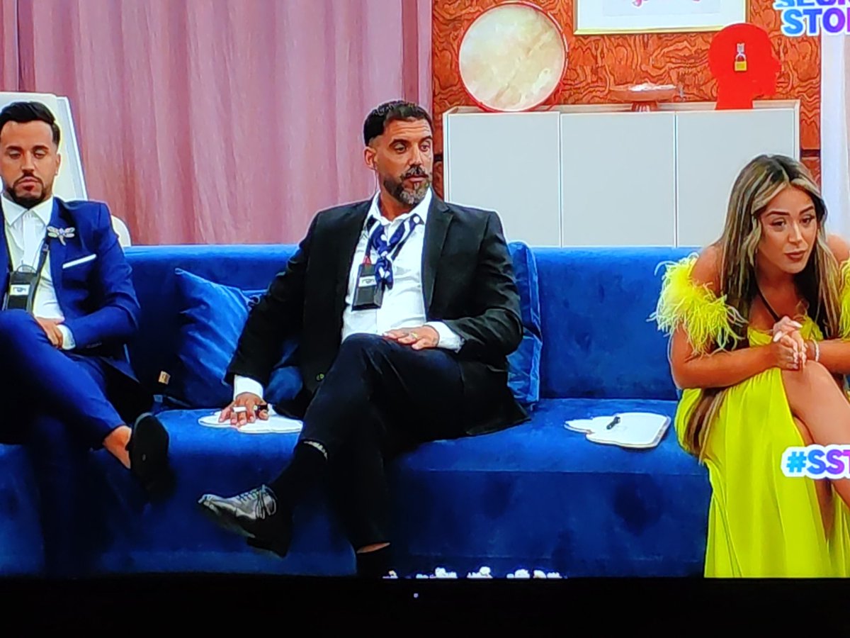 BCommentat9423's tweet photo. Mais uma vez o Brad Pote a enterrar-se.
A dizer à Liliana que ela só arranja jigolôs.
Um porquito .
#sstvi https://t.co/NQsyFV1oLM