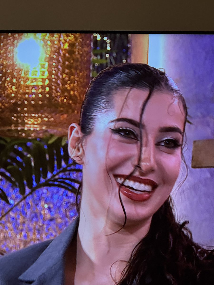 glovbc's tweet photo. why is yasmin serving zayn malik hair tendril #aftersun #loveisland https://t.co/atVaxDCLdB