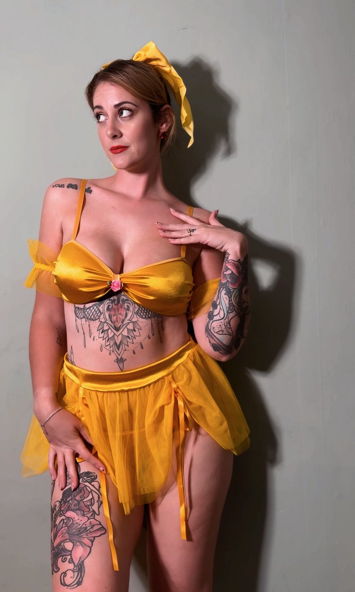 AmyyMikee's tweet photo. @Ella0faith I’ll be the Belle to your Snow White ❤️ https://t.co/YYz5YIEUpG