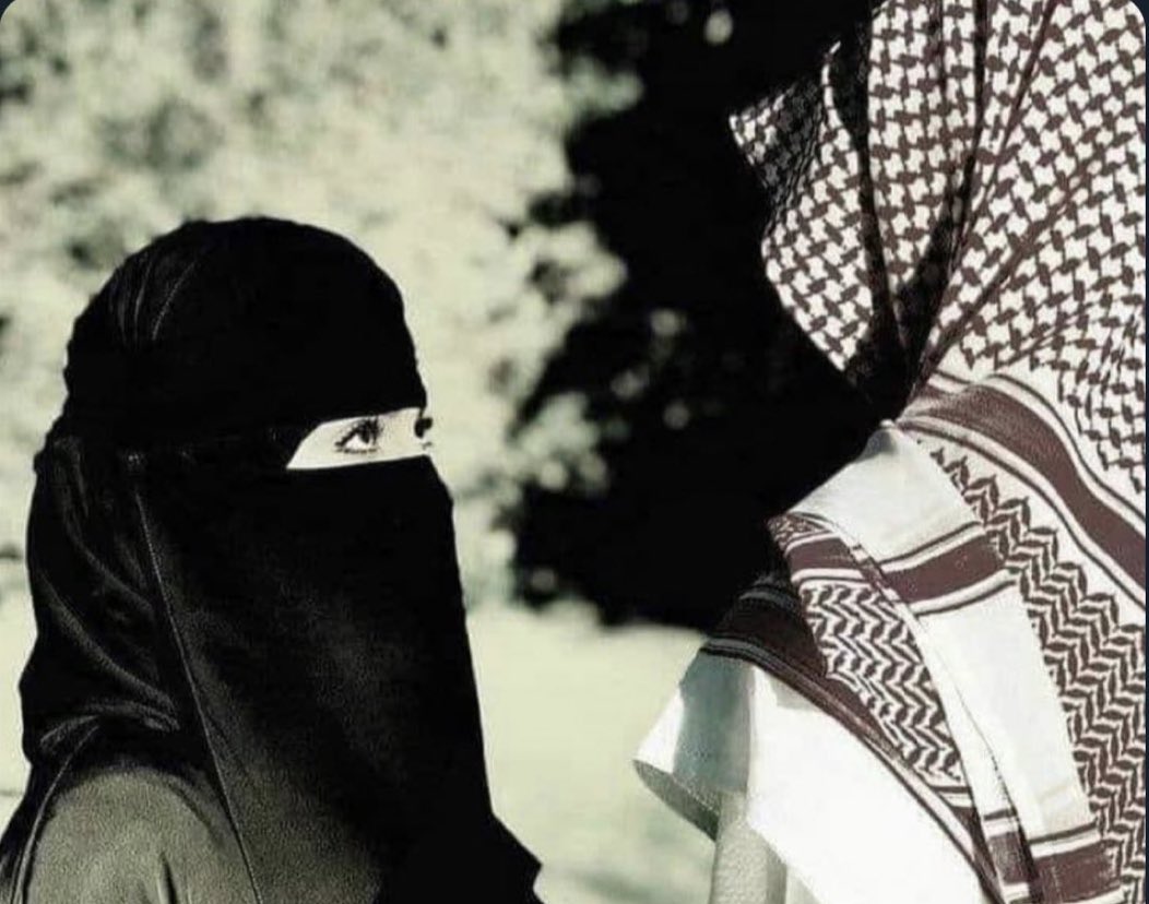 BCM2's tweet photo. يقولون " ان الحب يبدأ بكلمة او ��ظرة تلك خرافة صنعها الفااشلون ...

 الحب يبدأ حين تشعر المرأة بأنك رجل ❣️ https://t.co/5NEVLKl35M