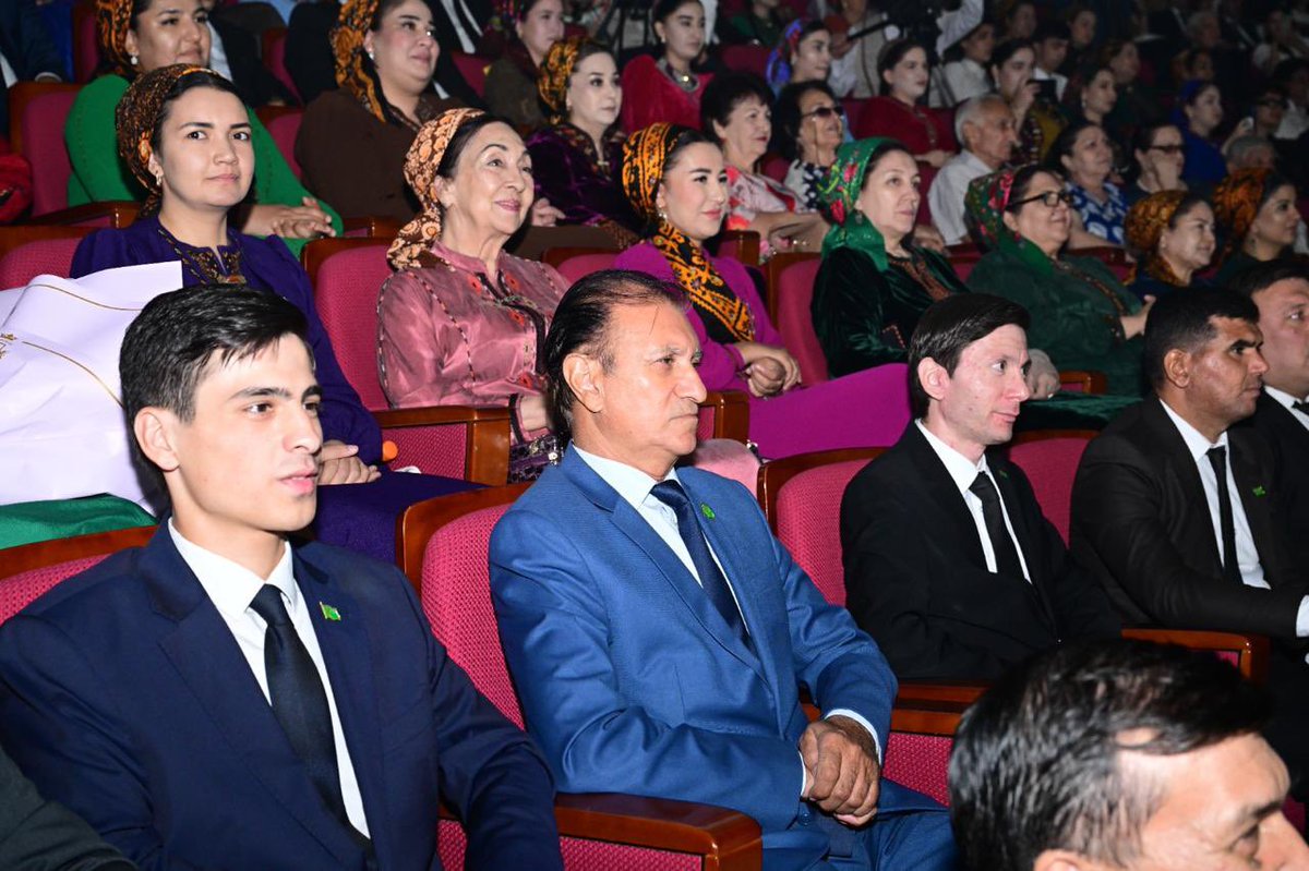 culture_gov_az's tweet photo. Türkmənistanda Azərbaycan Mədəniyyəti Günlərinə Dövlət Rəqs Ansamblının möhtəşəm konserti ilə yekun vurulub.

#Azərbaycan #MədəniyyətNazirliyi #mədəniyyət https://t.co/EW74bgHb2y