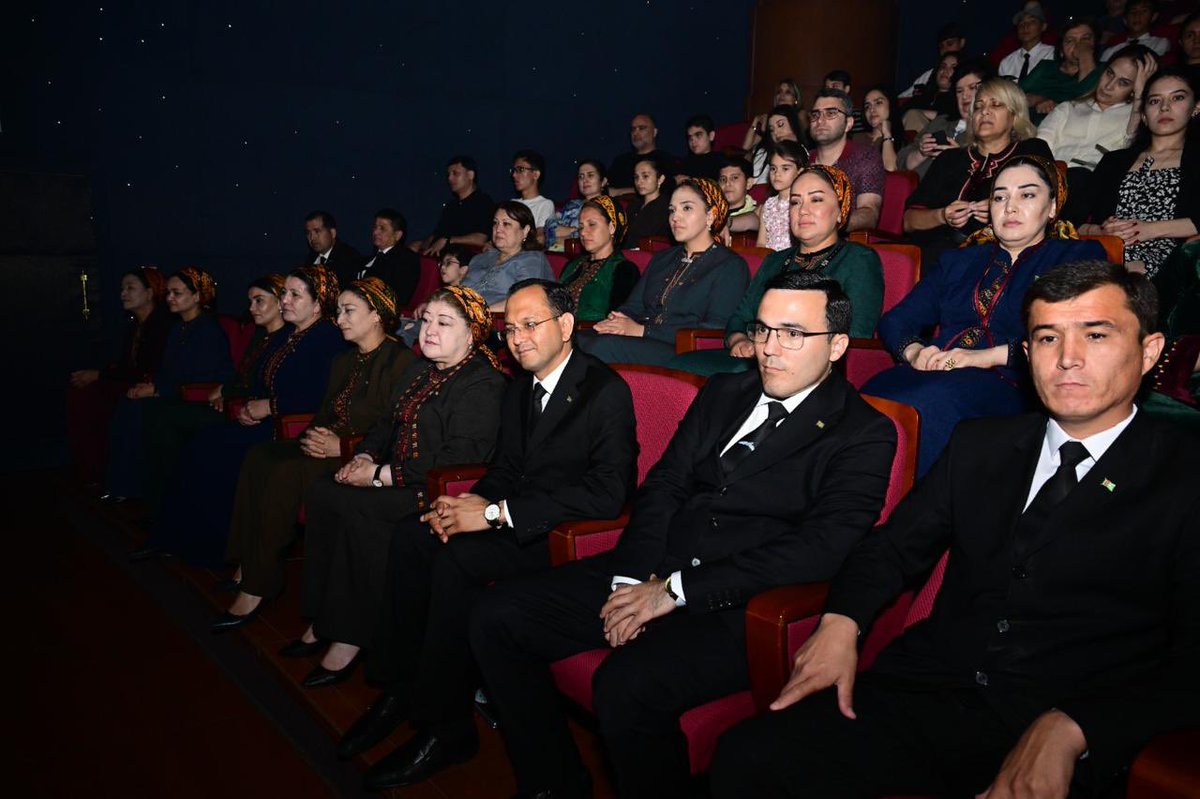 culture_gov_az's tweet photo. Türkmənistanda Azərbaycan Mədəniyyəti Günlərinə Dövlət Rəqs Ansamblının möhtəşəm konserti ilə yekun vurulub.

#Azərbaycan #MədəniyyətNazirliyi #mədəniyyət https://t.co/EW74bgHb2y