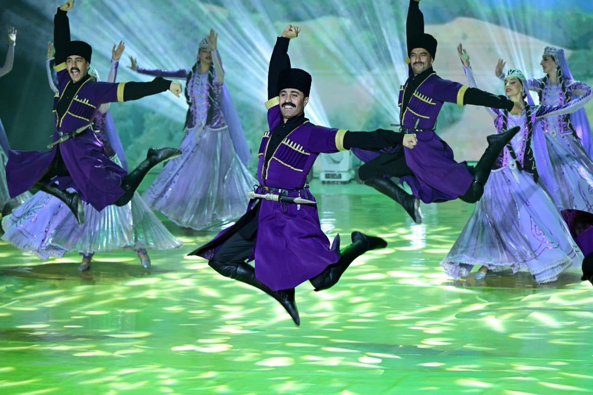 culture_gov_az's tweet photo. Türkmənistanda Azərbaycan Mədəniyyəti Günlərinə Dövlət Rəqs Ansamblının möhtəşəm konserti ilə yekun vurulub.

#Azərbaycan #MədəniyyətNazirliyi #mədəniyyət https://t.co/EW74bgHb2y