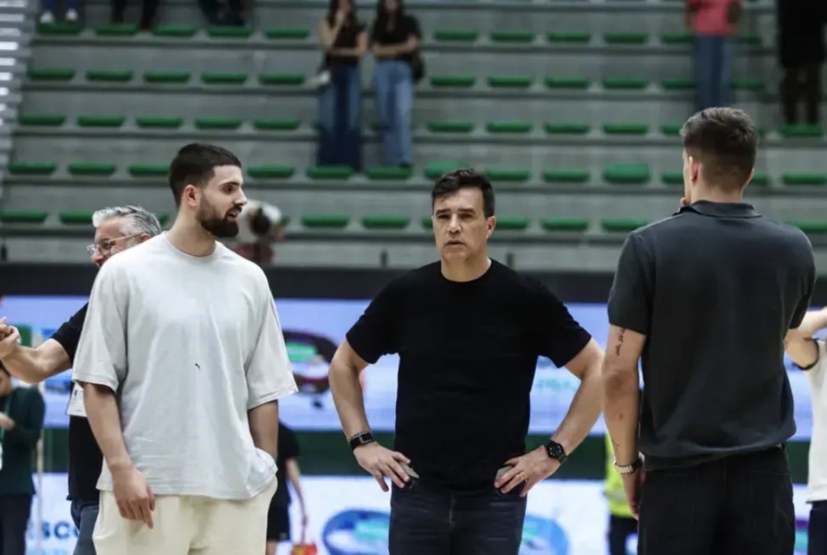 Universo_scp's tweet photo. 🚨Ricardo Costa confirmou aos microfones da @rtppt que o “clã” Costa vai continuar no Sporting na próxima época https://t.co/1vVniq07yz