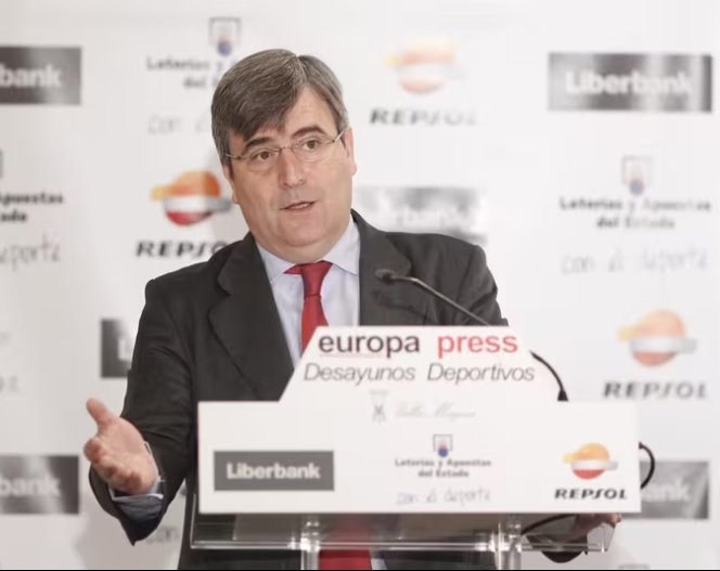 EliseoHerrando's tweet photo. ¡EL GRAN ROBO INSTITUCIONAL! 💣 Miguel Cardenal, desde el CSD, expropió por decreto los derechos de TV del Real Madrid. ¿El gran beneficiado? Javier Tebas y su cortijo. ¡Nos intentan hundir en los despachos lo que ganamos en el campo! 🤮📺💸 #TebasDimision #RealMadrid #Tebas https://t.co/Uk9jYTHz4A