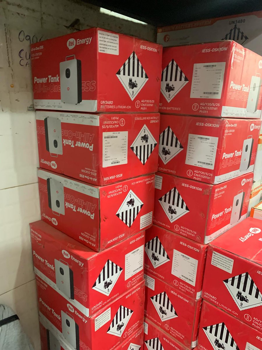 SkylarksPlace's tweet photo. 🔥 ITEL Power Tank Solar – Reliable Power Solution!
• With 350W Panel — ₦440,000  
• With 400W Panel — ₦460,000  
• Without Panel — ₦340,000  

Specifications:
- 500W Pure Sine Wave Inverter  
- 1000Wh Lithium Battery (8–10 years lifespan, 6000+ cycles)  
- Fast charging via Solar + NEPA (~2 hours)  
- Plug & Play — no complex installation  
Perfect for: Apartments, shops, small offices & students  

What it can power:
- Mini refrigerator  
- Up to 55" TV  
- Standing fan + Laptop  
- Blender (moderate use)  
- Lighting bulbs, gadgets, etc...

✅ Silent | No fuel | No smoke | Clean & steady backup power  
🚚 Nationwide delivery available