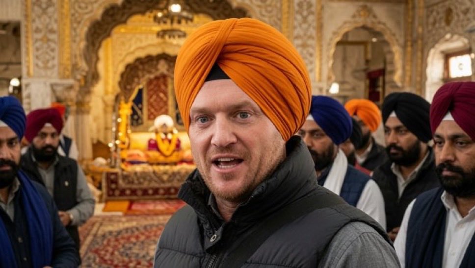 CorentinKelly's tweet photo. @Wtcmor @TRobinsonNewEra I’m not kneeling down to talk to him .🤷🏻‍♂️ https://t.co/08Vh4TNOFW