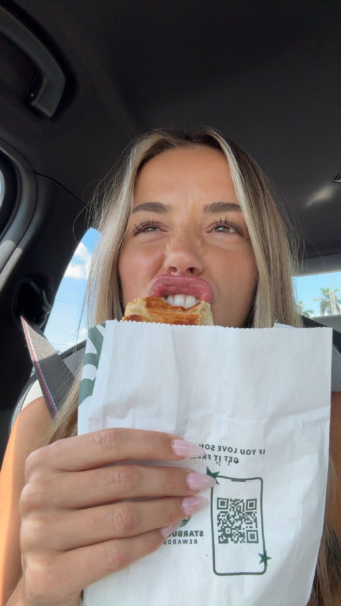 g3tw0sr3's tweet photo. not to be dramatic but Sadie is the most porn coded person on the planet. Her whole purpose is to be goonfuel https://t.co/THIRzUVz7B