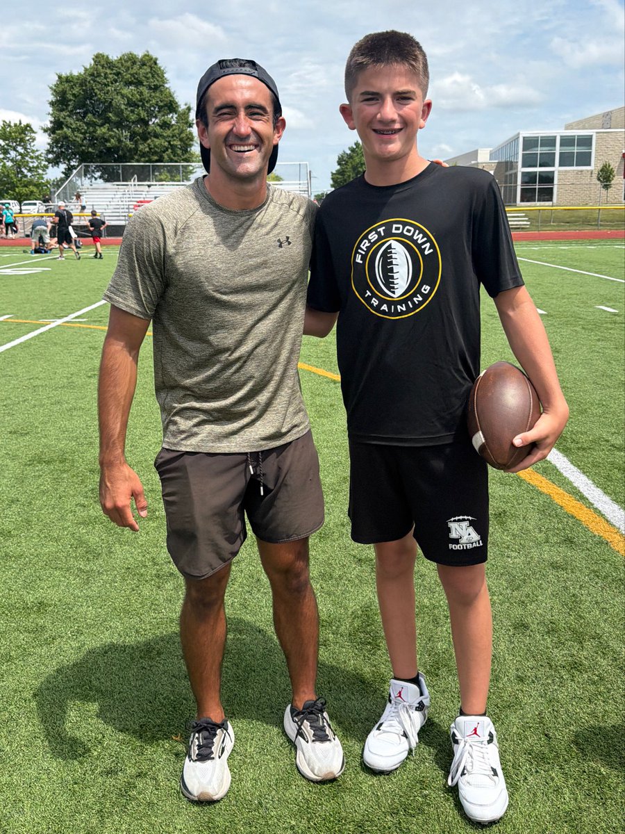 Briz_QB1's tweet photo. Last day of @DownTraining camp with @CarawayGrant . Thanks for the coaching tips this weekend. https://t.co/8cEmr5enew