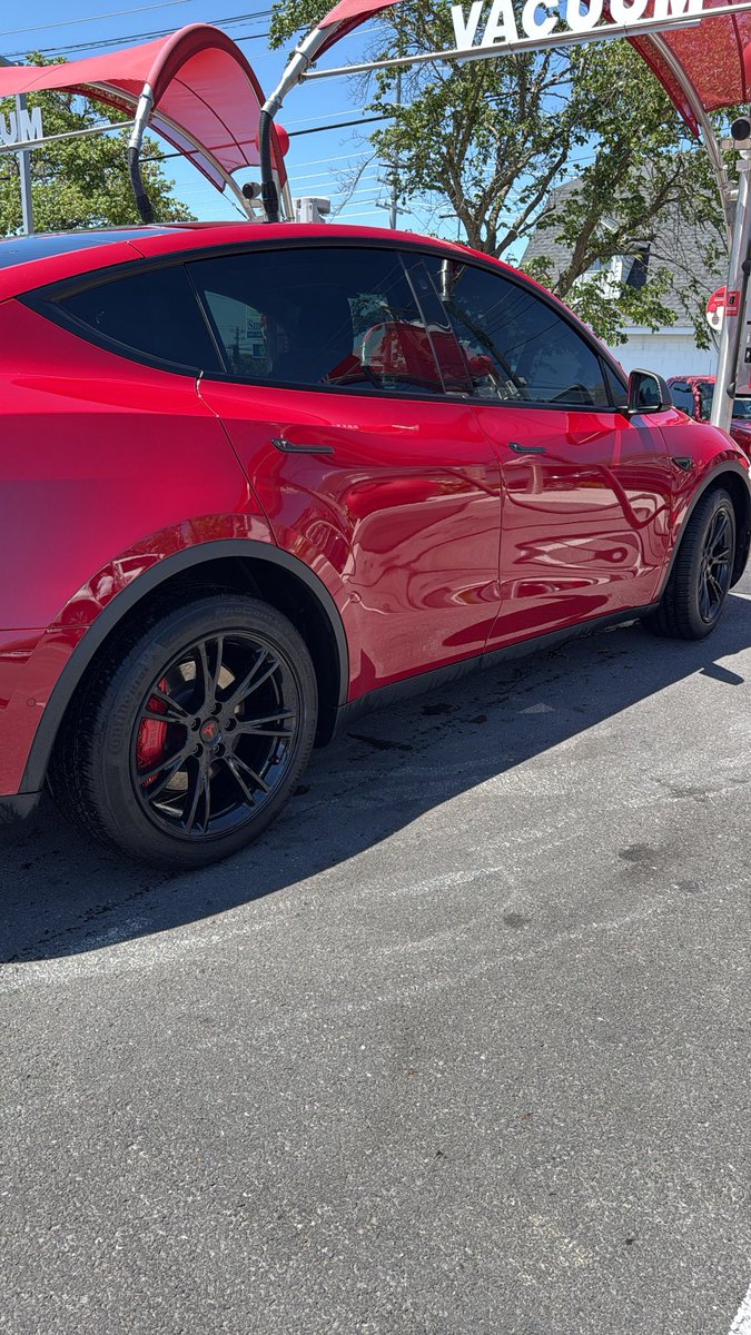 trendsetta223's tweet photo. @Evautoalex they show up without hubcaps because when people take the factory wheel cover off tesla doesn’t have any hubcaps under wheel cover . https://t.co/tfW2YneGF7