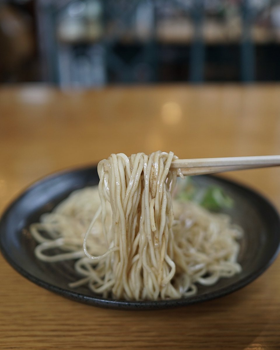 1g4eR92Qrse7xqu's tweet photo. サクラソバストア@さくら市
・軍鶏と地鶏の中華そば(醤油)
・カツオとバルサミコの和え玉

ご馳走様でした。
#サクラソバストア https://t.co/aGPlvxvsrm
