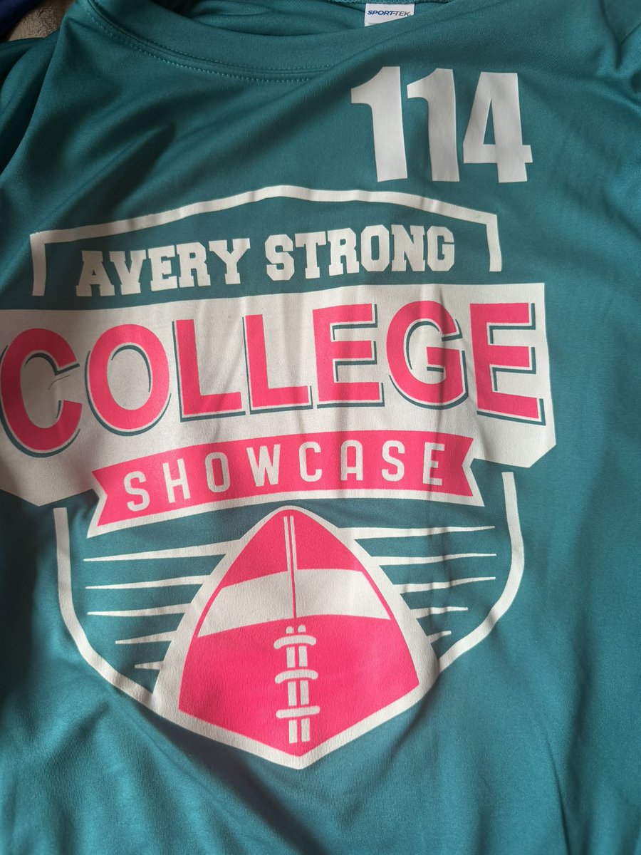 TeavenJones_MT's tweet photo. Had a great time today competing at the @AveryShowcases thank you for all the coaches that talked with me today
@BrandonHuffman @Ryan_Clary_ @Murdock_02 @MountTahomaFB @XavierBanner_ @PNWSports_ @JordanJ_ @raj_manjrekar https://t.co/GcCjo9CnzN