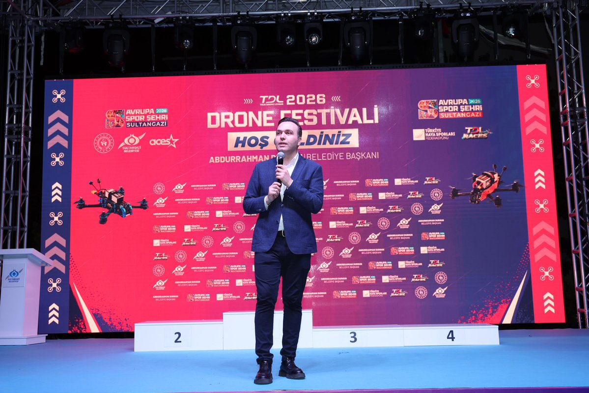 avyusufibis's tweet photo. 📍Avrupa Spor Şehri Sultangazi’deyiz🙋🏻‍♂️

Belediyemizin düzenlediği Drone Festivali’nde biz de yerimizi aldık.

Heyecanın gökyüzünde olduğu muhteşem bir atmosferde Ödül Töreni’ne katıldık, dereceye giren gençlerimize hediyelerini verdik. 🚀

@avadursun https://t.co/lkpUMb6jCr