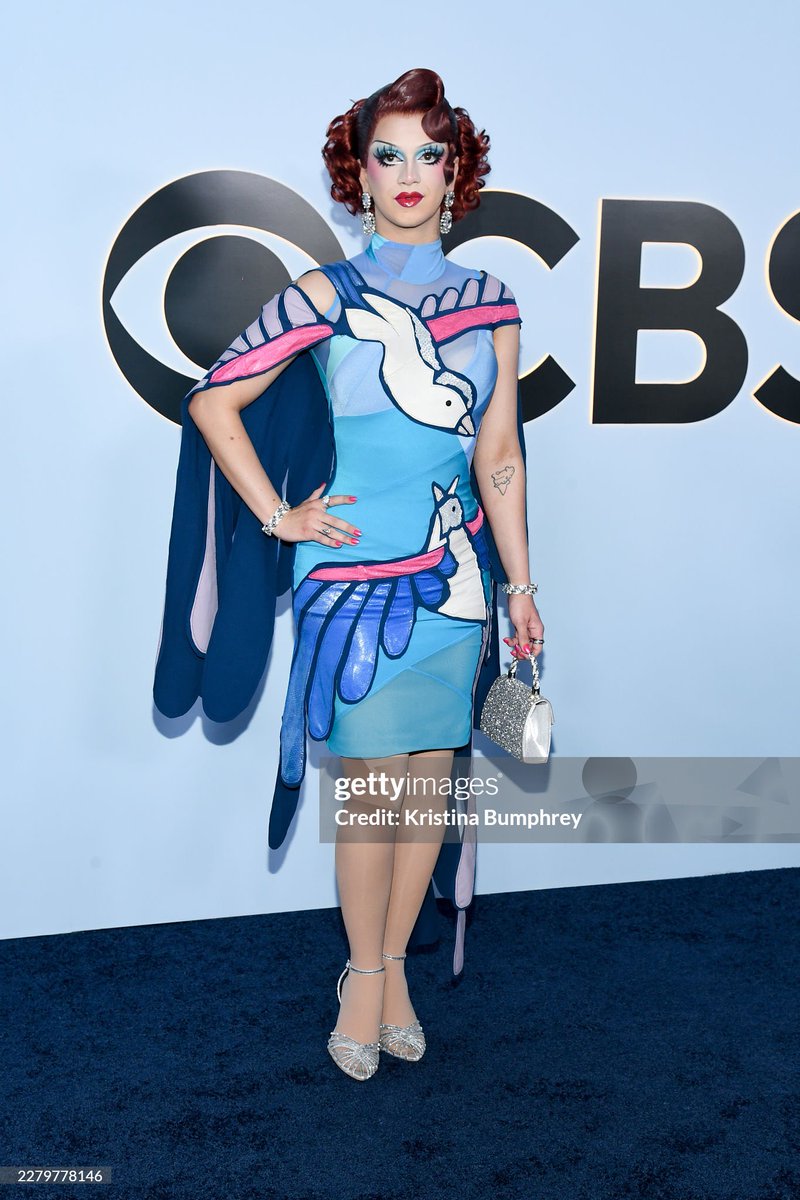TootCrave's tweet photo. Enjoy some more photos of the stunning Suzie Toot on the Tony’s red carpet. https://t.co/afdyOnMZRC