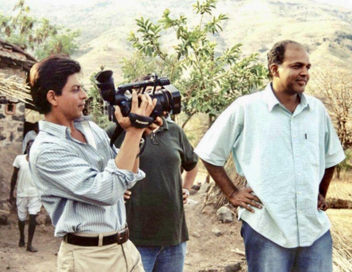 ShahRukhsWorld's tweet photo. @AmyStone2022 A performance so brilliant #SRK’s star shines brighter with every single view! #Swades https://t.co/pmS7FeJ5cB