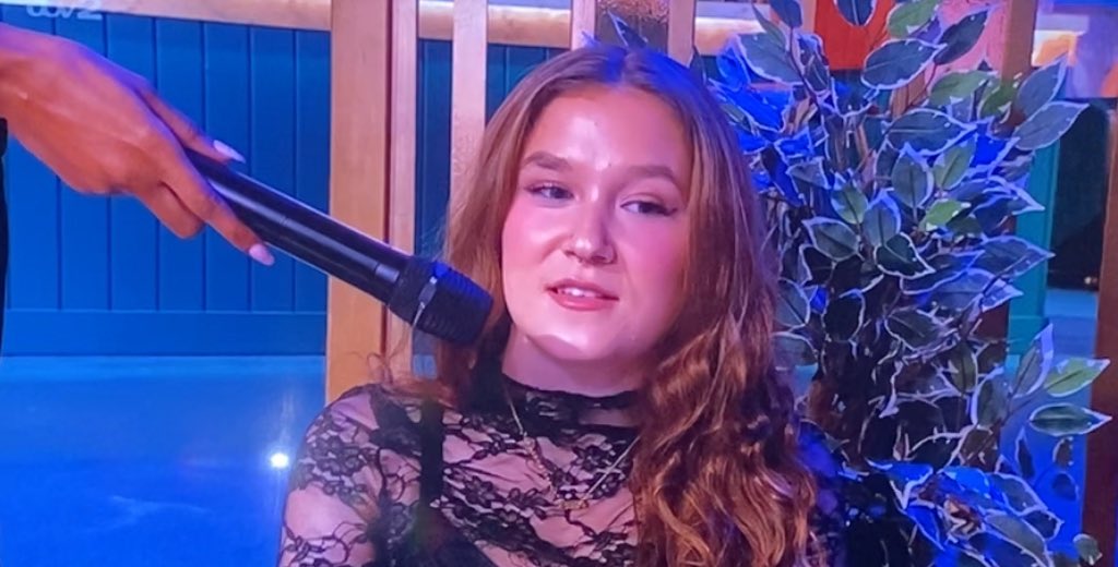 alexr_241's tweet photo. Not this diva calling Aiden and Kavan Tweedledee and tweedledum in front of the family #loveislandaftersun #loveisland #loveislanduk https://t.co/0FDSaRzF8P