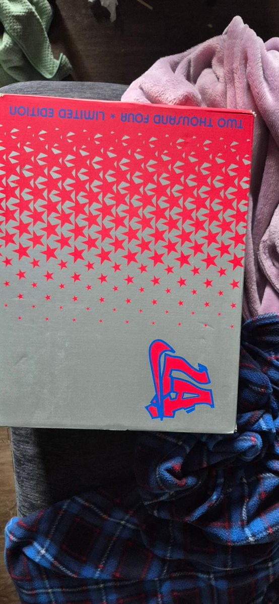 fkaFlash's tweet photo. Big ass sneaker box https://t.co/lvEDjzCpoY