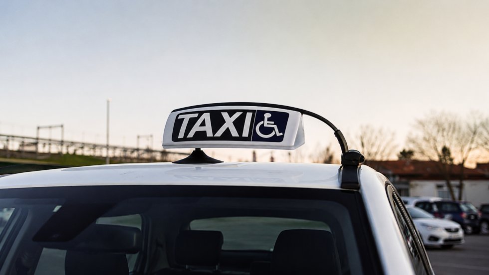 ercpaeria's tweet photo. ‼️NOTÍCIA‼️

🟠Demanem al govern municipal que desencalli la nova llicència de taxi adaptat a Lleida

📲Disponible a l'enllaç👇
https://t.co/L42TZnP6QV https://t.co/r78qOTdb8N