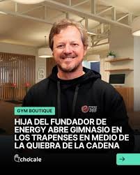 IvanNeil2's tweet photo. #RegistroDeVandalos Califica 100%
#AlexWiesnerEstafador me confirmaron está en #Miami si algún #Chileno  o quien lo vea grabe a este sinverguenza si lo encara sería increible estafó y cagó a miles con #Energy este CSM y ahora cagará a otros en #Barre3 junto a su hija
#CHVNoticias https://t.co/Q2rLTJBwuk