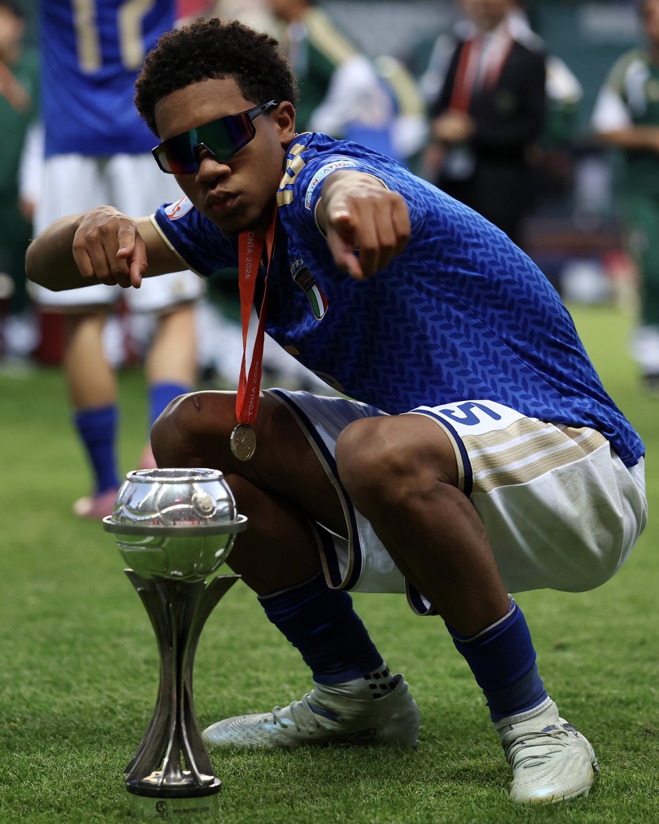 Azzurri's tweet photo. 😎🥳🏆

#U17EURO
#Under17 #Azzurrini #VivoAzzurro https://t.co/JC51Rg5vje