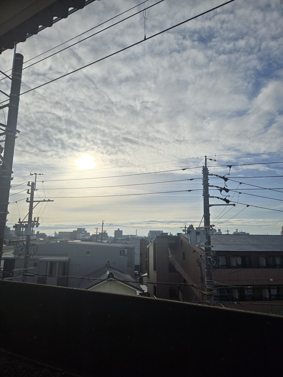 Koamnemonic1's tweet photo. いや、早朝から現実に戻される晴間🌞
この2日間、とっても楽しくて充実した時を過ごしたなあ☺おはようございます⛅ https://t.co/KbMBXsC9ih