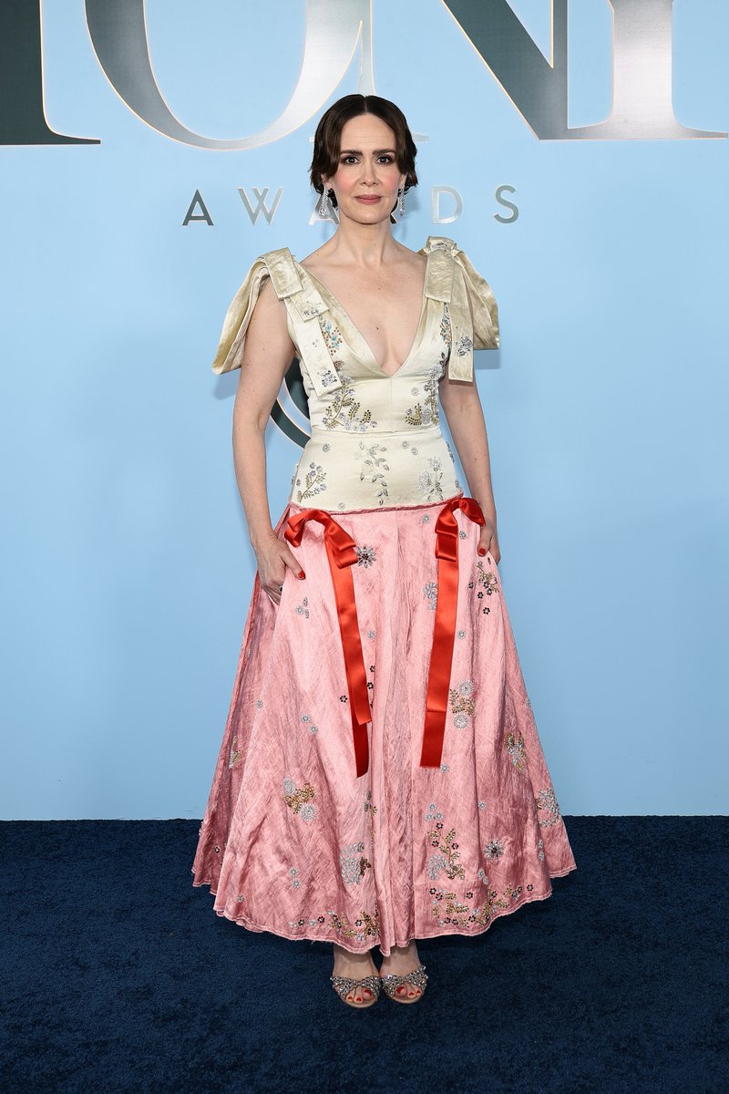 Variety's tweet photo. Sarah Paulson arrives to the #Tonys https://t.co/wdyNm3e55V