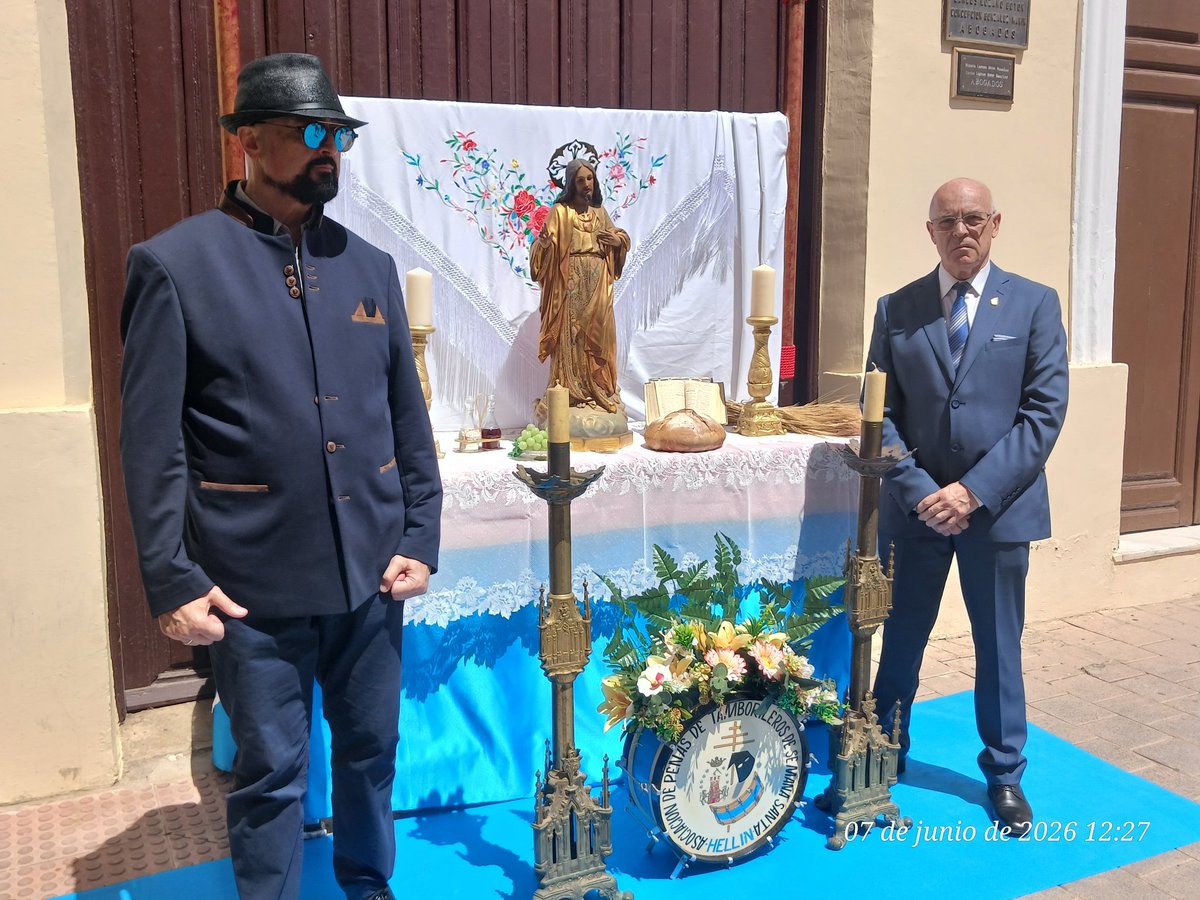 Tamboradahellin's tweet photo. ...y el día del Corpus, en Hellín, relució más que el sol. Nuestra Asoc ha querido colaborar con esta celebración. Gracias a los compañeros que han colaborado. Nos ha representado en el cortejo nuestro presidente José Luis Jiménez.
https://t.co/tOmOgQJviS https://t.co/eHmKyLsuLR