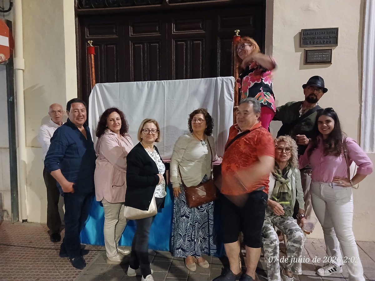 Tamboradahellin's tweet photo. ...y el día del Corpus, en Hellín, relució más que el sol. Nuestra Asoc ha querido colaborar con esta celebración. Gracias a los compañeros que han colaborado. Nos ha representado en el cortejo nuestro presidente José Luis Jiménez.
https://t.co/tOmOgQJviS https://t.co/eHmKyLsuLR