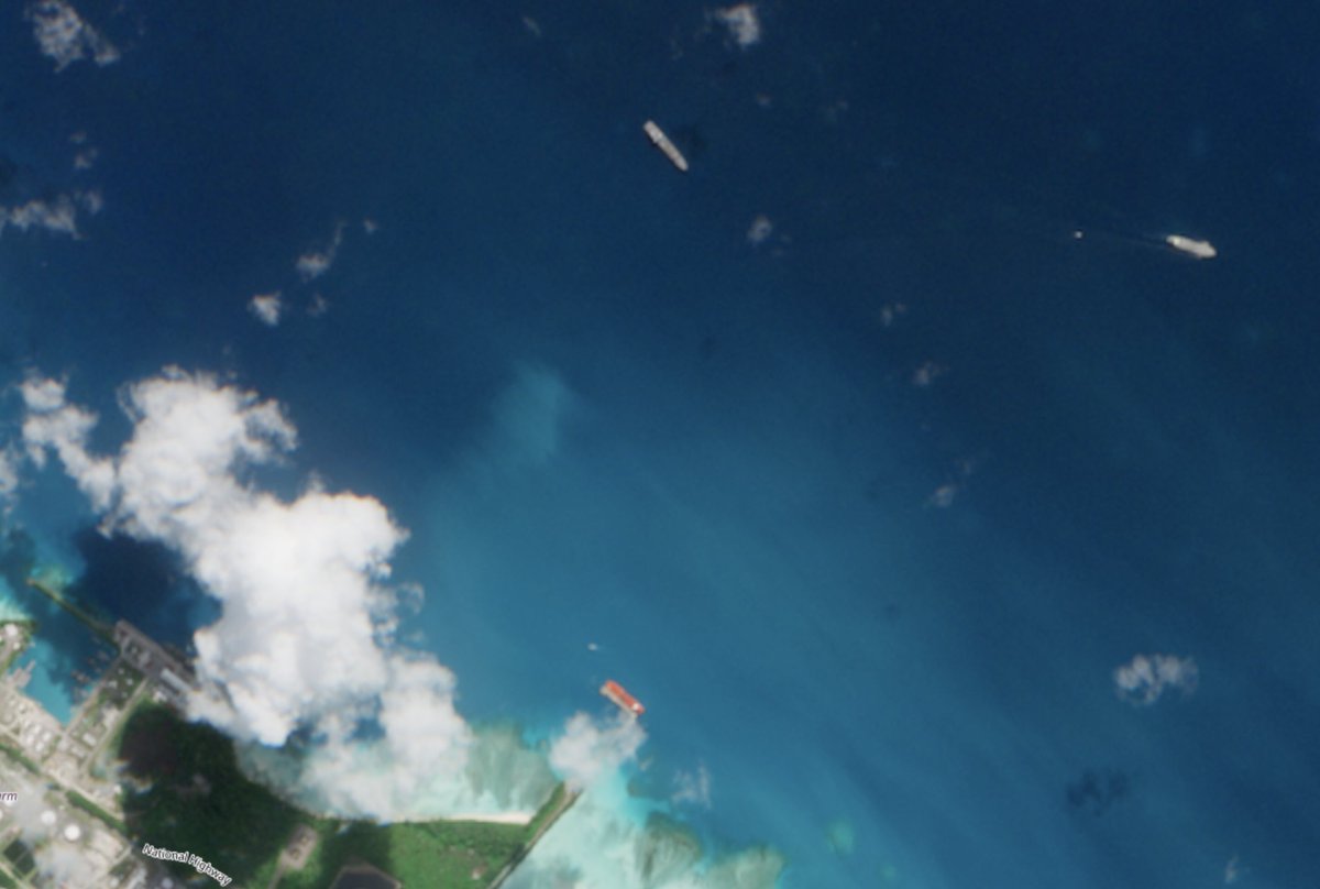 AtlasObserver's tweet photo. Seen in Diego Garcia yesterday: 

2 Boeing C-40A Clipper
4 C17
1 Destroyer
1 Replenishment oiler
1 Products tanker

Looks like a normal day. https://t.co/TzqeBoS2NE