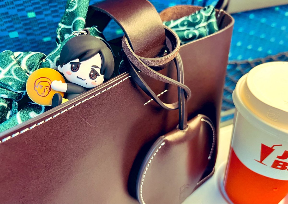 i_____to_____u's tweet photo. 見つめ合いながら帰ってきた🚅💨
さっ!今週も頑張ろう!��分に気合いを入れて行ってきます😊
#錦戸亮 #ONEMANSHOW https://t.co/MGPfxeT5Ux