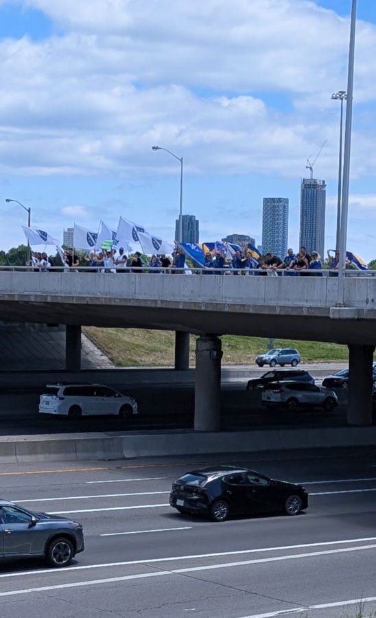 BhLive's tweet photo. Massive respect to our Canadian #BIH fans for greeting the team in this fashion, instead of hounding them at the airport. 

Obviously, the boys are mentally and physically exhausted - so this is the best way to welcome them to Toronto! 🇨🇦 https://t.co/hglL2em6Nf