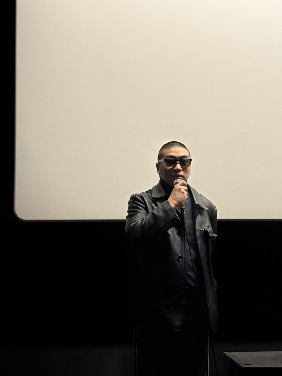asaitakashi's tweet photo. これは凄い！海外で発見され評価されてるが日本ではいわゆる映画の業界のルートで宣伝が行き渡ってない『岡本万太』。哲学者でパンクロッカー真田宗仁郎監督のアート作品！予備知識ゼロでアップリンク吉祥寺に見にきて欲しい。監督自ら演じる主人公岡本太郎は発達障害の特徴を全部持つキャラクターなのだがこの映画が凄いのは映画自体がアスペルガーなのだ。パンクロッカーを描いた映画は多いが映画という表現自体がパンクロックなのだ。アスペルガーもパンクもこのクソ社会に対し抗う「魂」なのだ。そう、魂の存在の映画なのだ。発見しに来て欲しい！