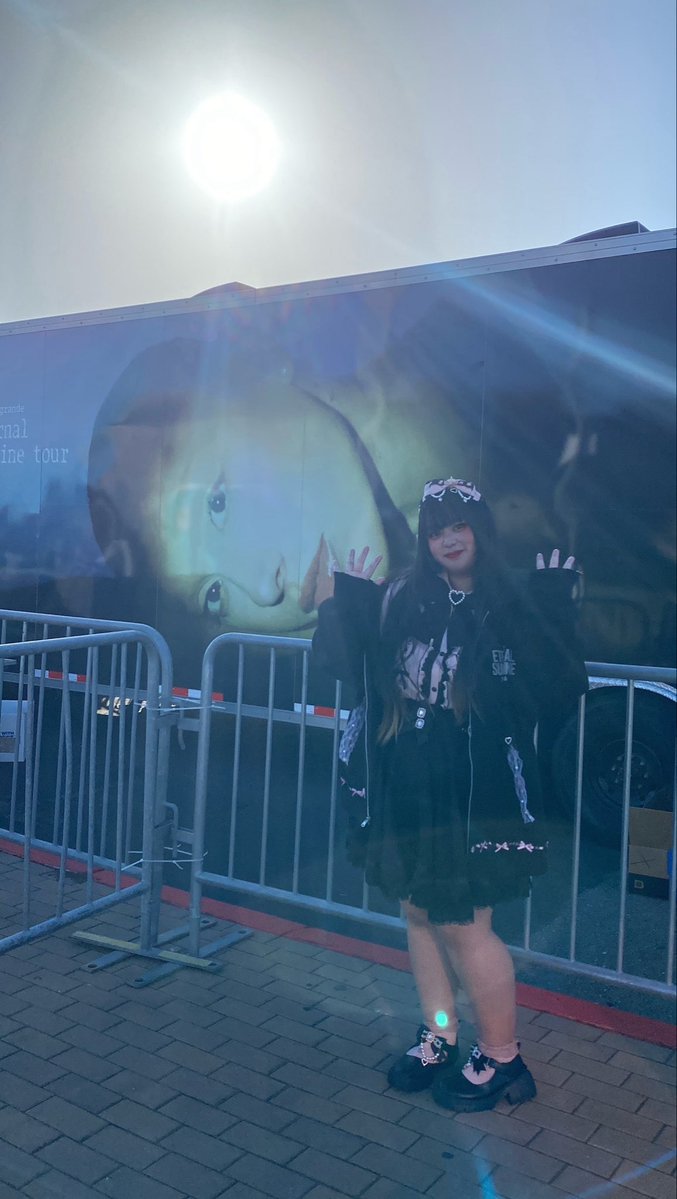 patchuus's tweet photo. saw my queen last night https://t.co/bG0hEmpmCC