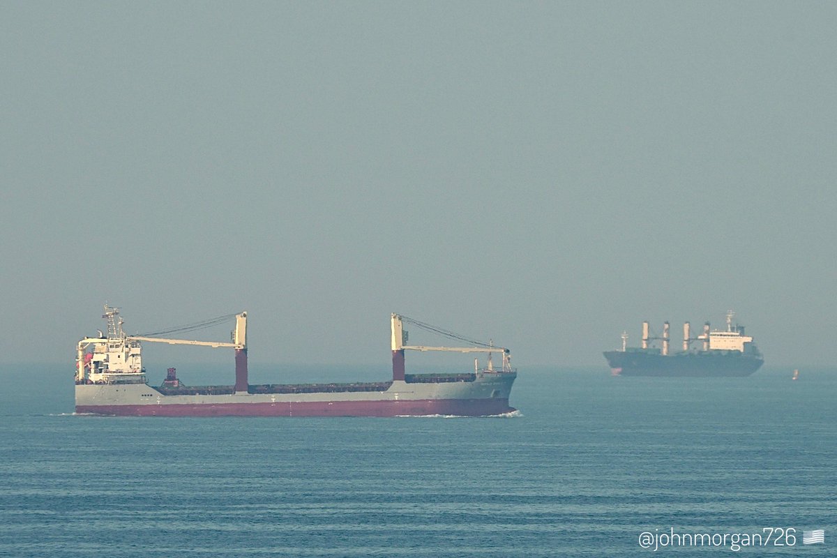 johnmorgan726's tweet photo. The #GeneralCargoShip #OsloBulk7, IMO:9485801 en route to Freeport, Bahamas, flying the flag of Portugal 🇵🇹. And in the background the #BulkCarrier #ArgoB. IMO:9459371 en route to Norfolk, Virginia, flying the flag of the Marshall Islands 🇲🇭. #ShipsInPics https://t.co/eatIB1ToFW