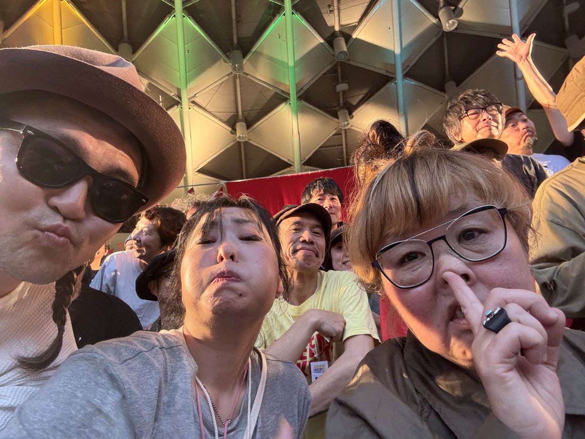 kim_wooyong's tweet photo. 最高の時間をありがとうございました！

#RAINBOWHILL
 ムジカジャポニカ20周年
おめでとう御座います㊗️

楽しかったし
ムジカのソファーは僕を柔らかく包んでくれました😴

昨日最後のうつみようこさんバンドの時に舞台に飛んでくるデカい風船を
弾き返す役割を勝手に引き受けて
身体がバキバキです。 https://t.co/dRt95yJnSm