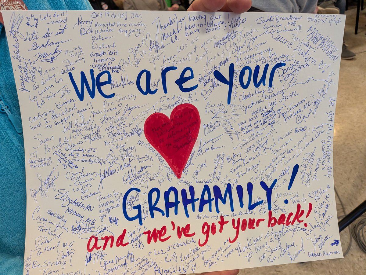 PHirschkorn's tweet photo. At Portland town hall, @grahamformaine Platner presented a card signed by dozens that says, "We've got your back."
@newscentermaine https://t.co/z4zBnALDYh