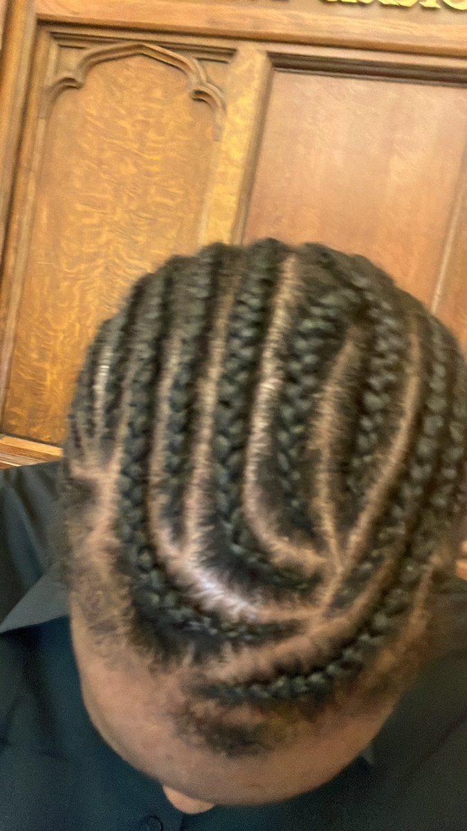 5ecdbfe7cf14486's tweet photo. New hairstyle https://t.co/iDqBtKDklf