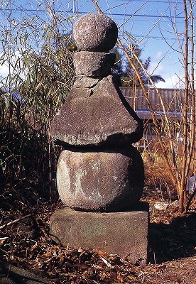gunlabo's tweet photo. 【店舗掲載】桐生市「後閑の五輪塔」さん掲載開始✨
凝灰岩製・高さ1.63m。全体的にどっしりとした形で、笠石に反りがあり、室町初期の特徴を示しています
#群馬　#桐生市　#桐生市指定重要文化財
▼詳しくはこちら
https://t.co/Ei3FqIaX9O https://t.co/gqcG4rkb9G