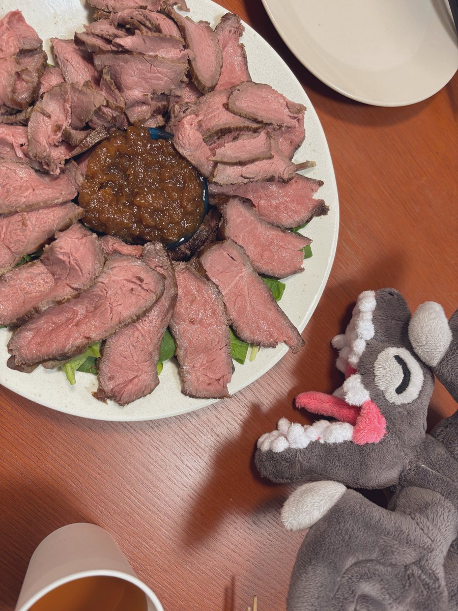 mochiri_work's tweet photo. お肉美味しいねエデレ☺️ https://t.co/eeDBJAupyZ