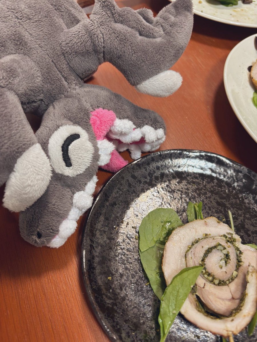 mochiri_work's tweet photo. お肉美味しいねエデレ☺️ https://t.co/eeDBJAupyZ