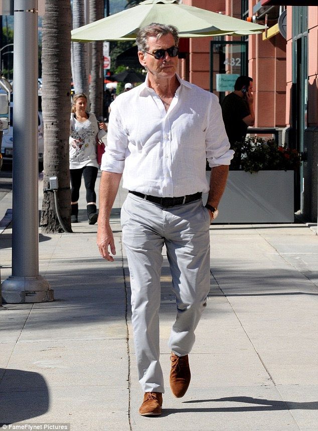 dcbehrens's tweet photo. Pierce Brosnan is probably the best dressed well known gentleman out there, with David Beckham following suit (pun intended). His co stars calls him the ultimate gentleman in behaviour too.
Here is a simple ensemble that looks perfect for summer. The only faux pas is that the belt and shoes don’t match. But should it?