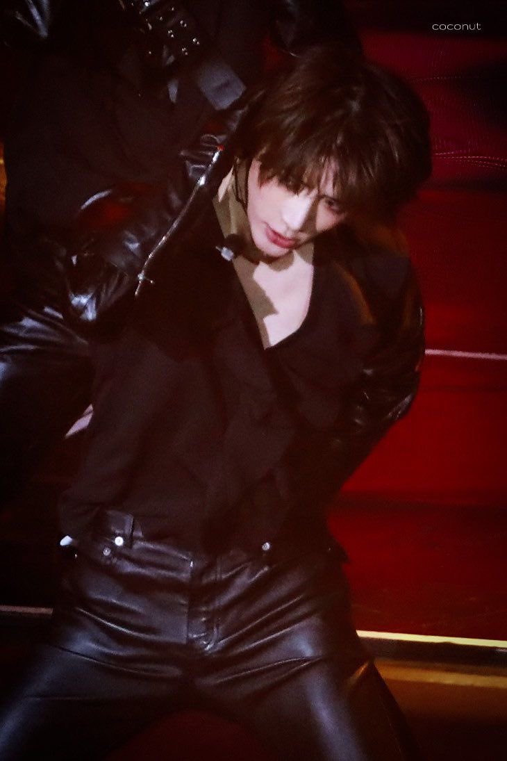 vampirecbg's tweet photo. They should meet up somewhere in the txt universe https://t.co/qrl6E9BGX4