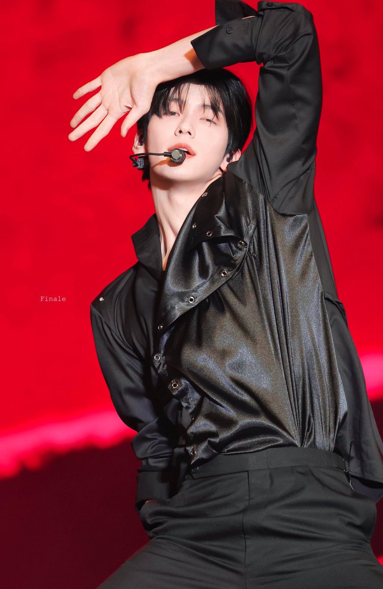 vampirecbg's tweet photo. They should meet up somewhere in the txt universe https://t.co/qrl6E9BGX4